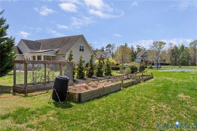 9118 Colonnade Cir, Ashland, VA 23005