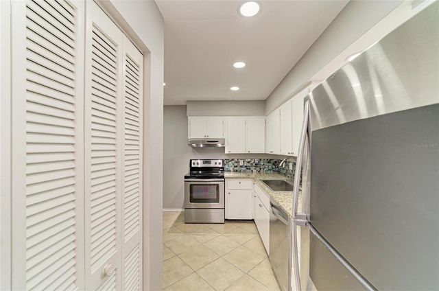 2224 BAHIA VISTA STREET E6, Sarasota, FL 34239
