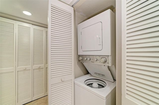 2224 BAHIA VISTA STREET E6, Sarasota, FL 34239