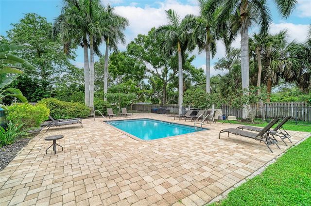 2224 BAHIA VISTA STREET E6, Sarasota, FL 34239