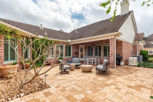 712 Harborside Way, Kemah, TX 77565