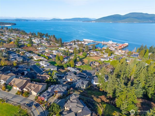 2712 17th Street, Anacortes, WA 98221