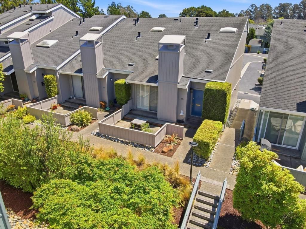 Image 2 of property listing at 995 Via Tornasol, Aptos, CA 95003