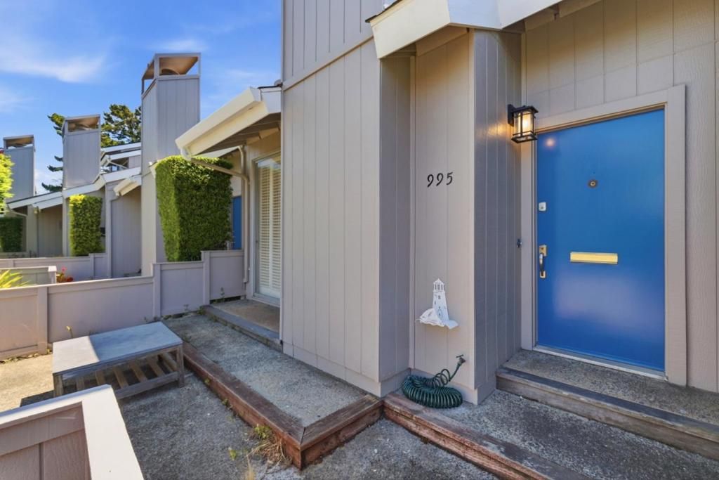 Image 4 of property listing at 995 Via Tornasol, Aptos, CA 95003