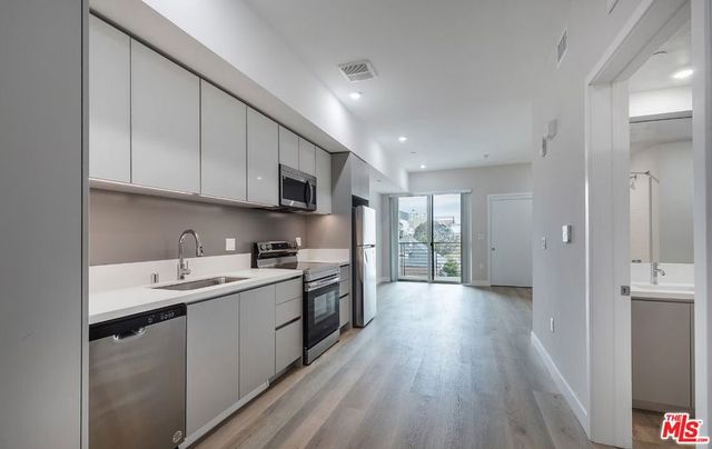825 S Coronado Street 305, Los Angeles, CA 90057