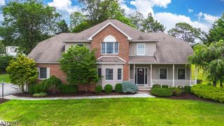 98 Grover Ln West, West Caldwell Twp., NJ 07006