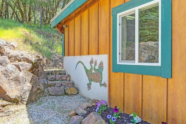 11860 Surrey Dr, Grass Valley, CA 95949