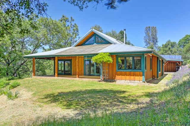 11860 Surrey Dr, Grass Valley, CA 95949