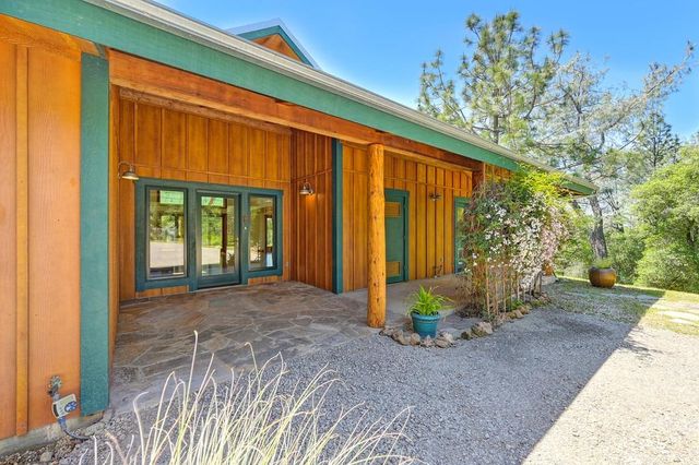 11860 Surrey Dr, Grass Valley, CA 95949