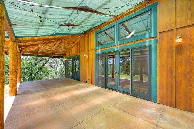 11860 Surrey Dr, Grass Valley, CA 95949