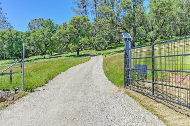 11860 Surrey Dr, Grass Valley, CA 95949