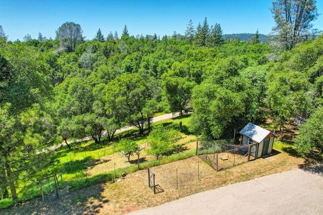 11860 Surrey Dr, Grass Valley, CA 95949