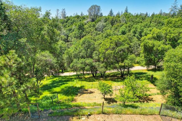 11860 Surrey Dr, Grass Valley, CA 95949