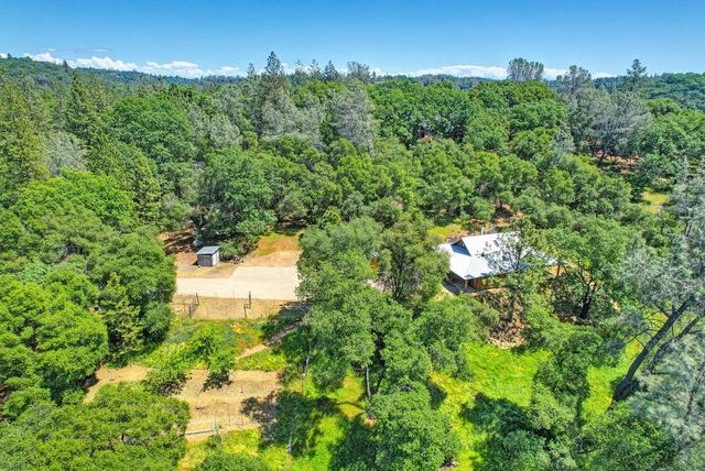 11860 Surrey Dr, Grass Valley, CA 95949