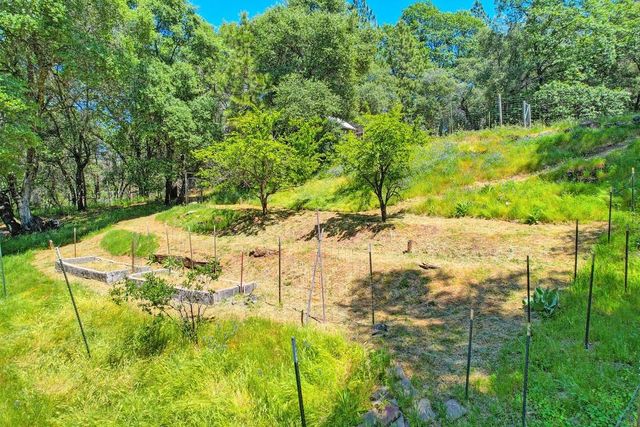 11860 Surrey Dr, Grass Valley, CA 95949