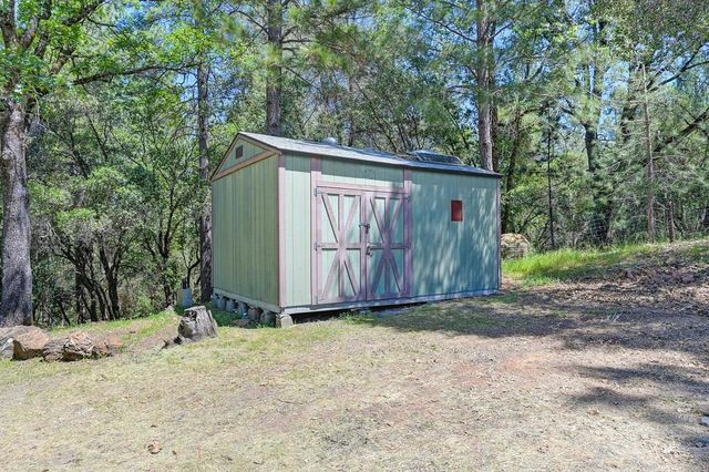 11860 Surrey Dr, Grass Valley, CA 95949
