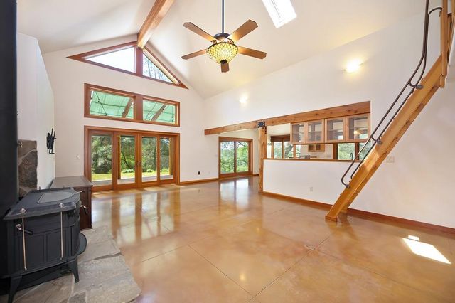 11860 Surrey Dr, Grass Valley, CA 95949