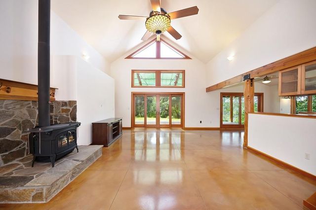 11860 Surrey Dr, Grass Valley, CA 95949