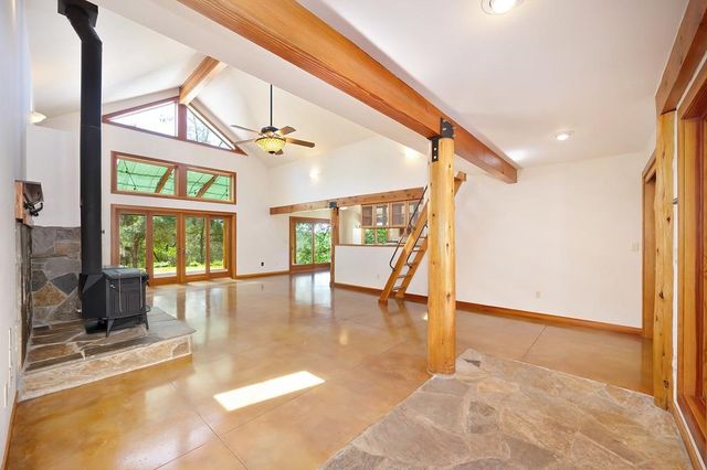 11860 Surrey Dr, Grass Valley, CA 95949