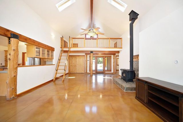 11860 Surrey Dr, Grass Valley, CA 95949
