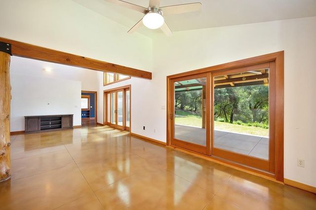 11860 Surrey Dr, Grass Valley, CA 95949
