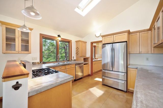 11860 Surrey Dr, Grass Valley, CA 95949