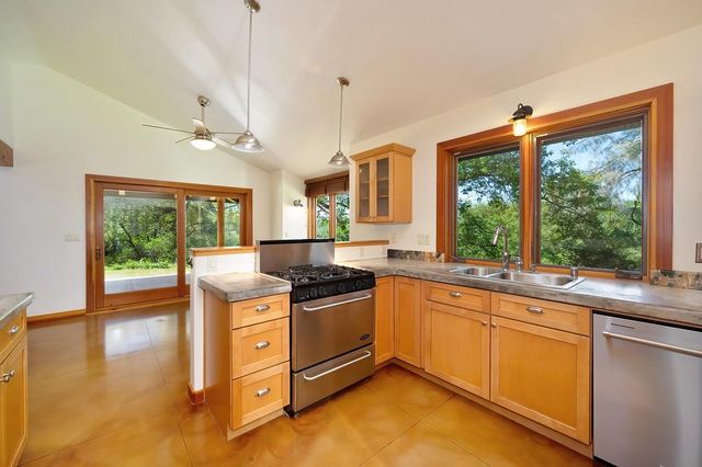 11860 Surrey Dr, Grass Valley, CA 95949
