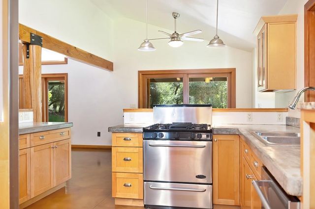 11860 Surrey Dr, Grass Valley, CA 95949