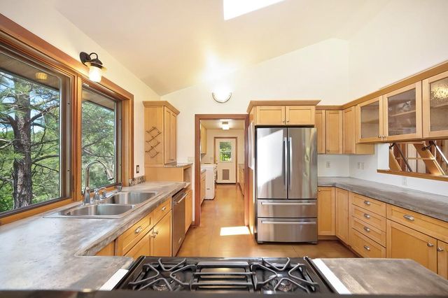 11860 Surrey Dr, Grass Valley, CA 95949