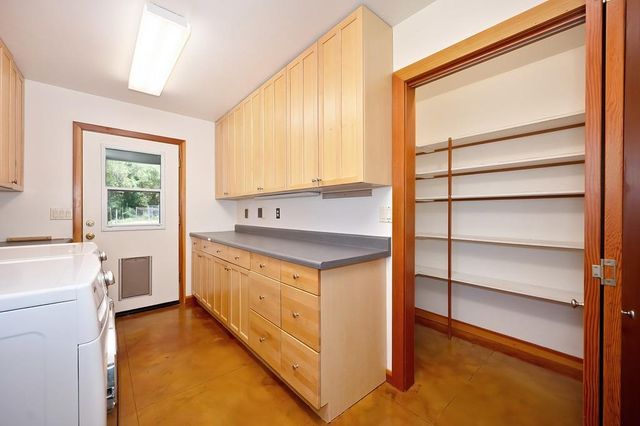 11860 Surrey Dr, Grass Valley, CA 95949