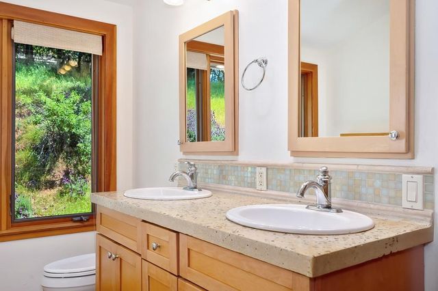 11860 Surrey Dr, Grass Valley, CA 95949
