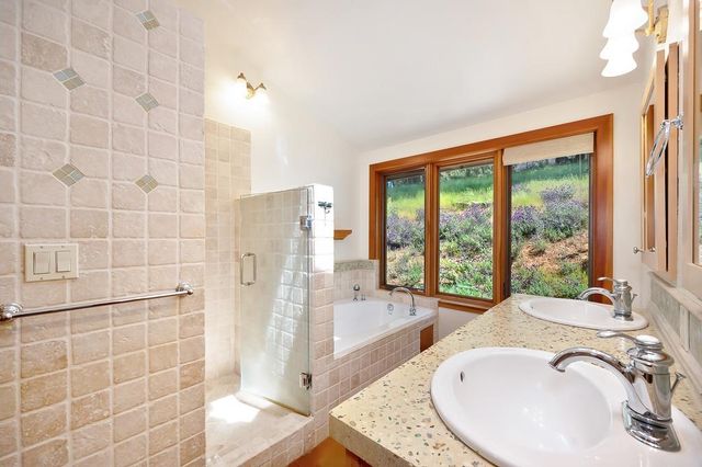 11860 Surrey Dr, Grass Valley, CA 95949
