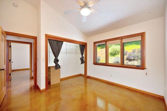 11860 Surrey Dr, Grass Valley, CA 95949