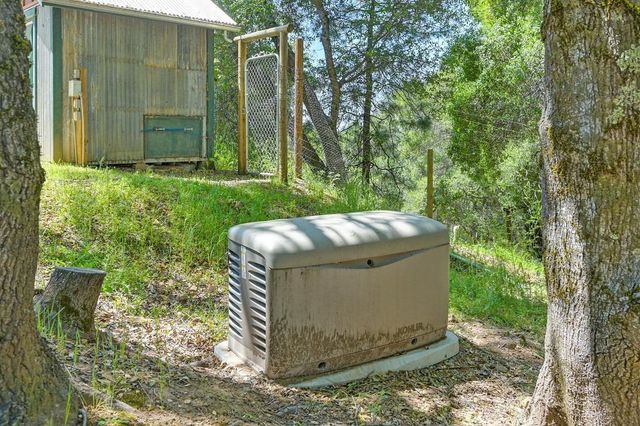 11860 Surrey Dr, Grass Valley, CA 95949