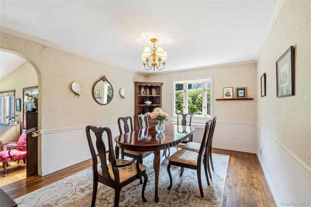 21 Circle Drive, Glen Cove, NY 11542