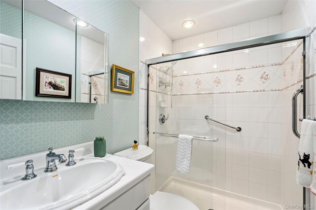 21 Circle Drive, Glen Cove, NY 11542