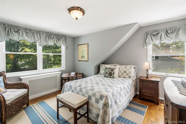 21 Circle Drive, Glen Cove, NY 11542