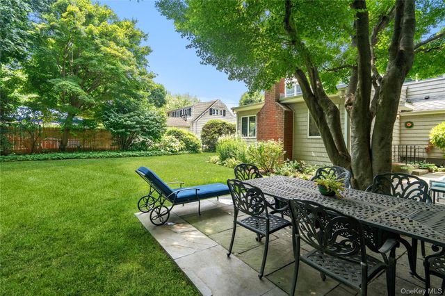 21 Circle Drive, Glen Cove, NY 11542