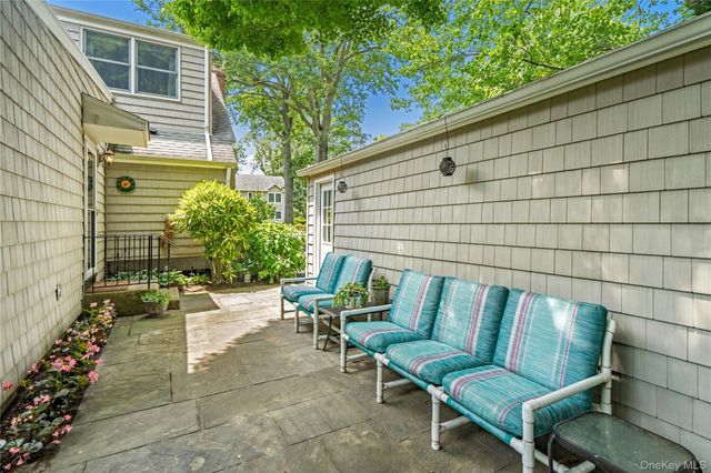 21 Circle Drive, Glen Cove, NY 11542