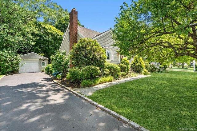 21 Circle Drive, Glen Cove, NY 11542
