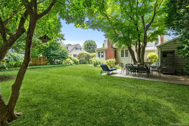 21 Circle Drive, Glen Cove, NY 11542