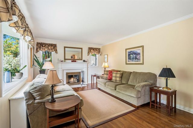 21 Circle Drive, Glen Cove, NY 11542