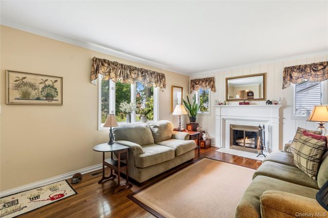 21 Circle Drive, Glen Cove, NY 11542