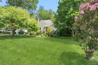 21 Circle Drive, Glen Cove, NY 11542