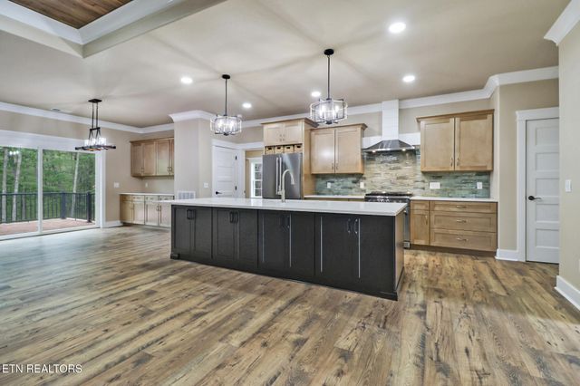 630 Lakeview Drive, Crossville, TN 38558