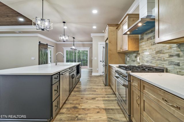 630 Lakeview Drive, Crossville, TN 38558