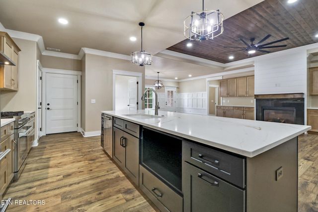 630 Lakeview Drive, Crossville, TN 38558