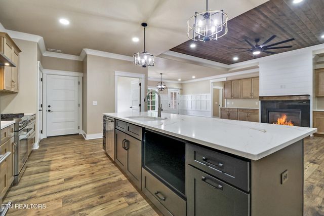 630 Lakeview Drive, Crossville, TN 38558