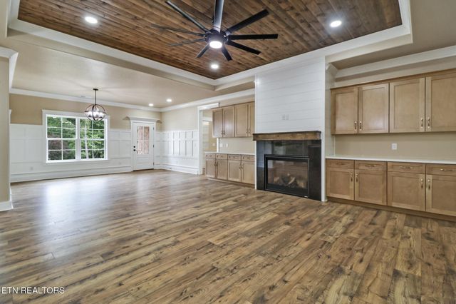 630 Lakeview Drive, Crossville, TN 38558