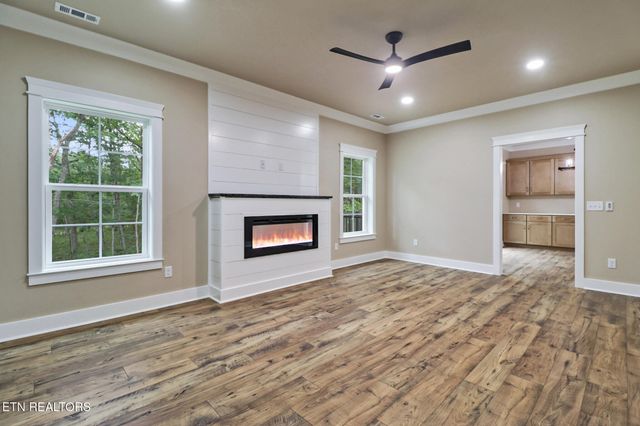 630 Lakeview Drive, Crossville, TN 38558